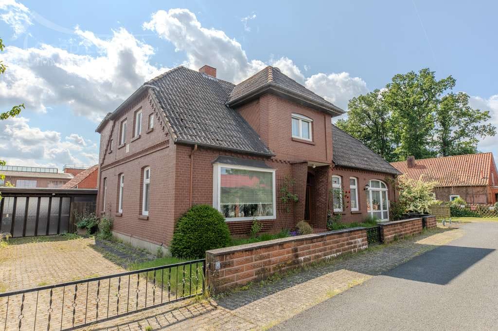 Immobilie in Wrestedt - Vielseitiges Wohnhaus nähe Uelzen - ruhige Lage, in Sackgasse gelegen - Bild 1