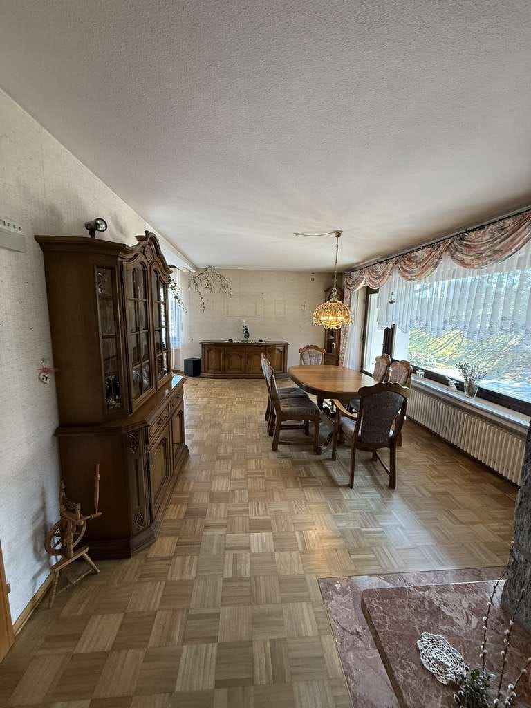 Immobilie in Wörth am Main - Freistehendes 2-3 Familienhaus mit Doppelgarage und großem Garten in Wörth - Bild 3