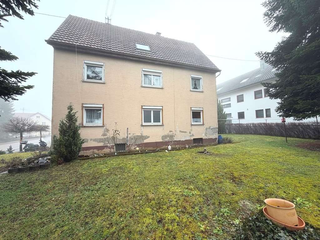 Immobilie in Notzingen - Zweifamilienhaus in Notzingen mit Potenzial zur individuellen Gestaltung - Bild 0
