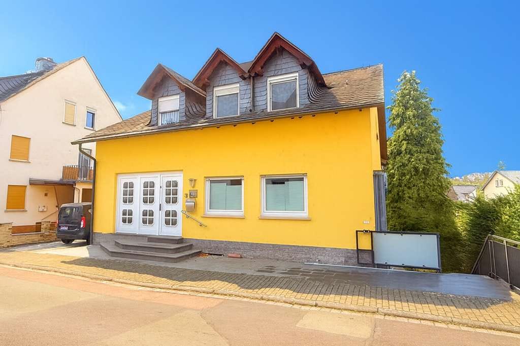 Immobilie in Brechen - Sofort bezugsfrei! - Vielseitig nutzbares Wohnhaus mit Garten, Aufzug und Terrasse - Bild 3