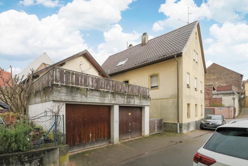 Immobilie in Königsbach-Stein - ** Kernsanierung erforderlich! Einfamilienhaus im Ortskern von Königsbach zu verkaufen** - Bild 1