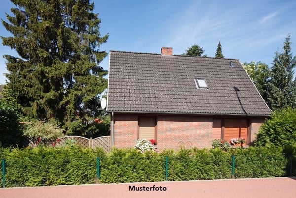Immobilie in Waltrop - Dreifamilienhaus mit Garagen- und Büroanbau - Bild 0