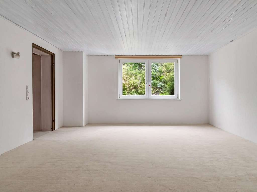 Immobilie in Pöcking - Charmantes Einfamilienhaus in Pöcking mit Pool, Doppelgarage und idyllischem Garten - Bild 2