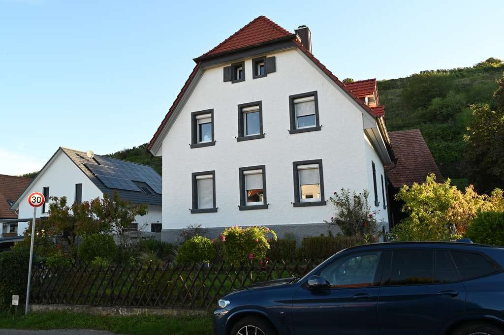 Immobilie in Vogtsburg im Kaiserstuhl - Umfangreich saniertes Bauernhaus mit Scheune und Stall - Bild 1