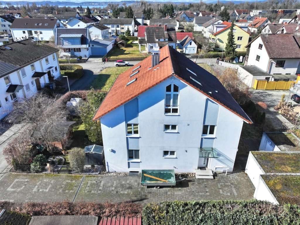 Immobilie in Uhldingen-Mühlhofen - 2-Familienhaus mit zusätzlicher Einliegerwohnung  und Doppelgarage und 2 Stellplätze im Freien - Bild 0