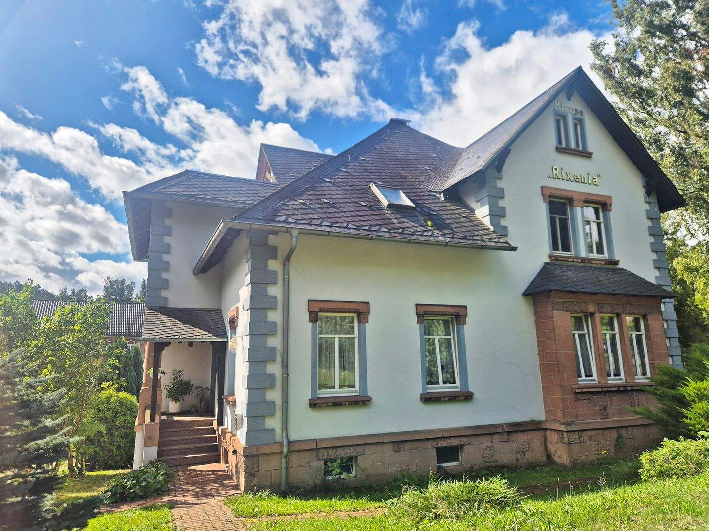 Immobilie in Waldheim - historische Villa - vollständig Saniert in idyllischer Lage mit kleinem Wald und vermieteter Wohneinheit  - Bild 0