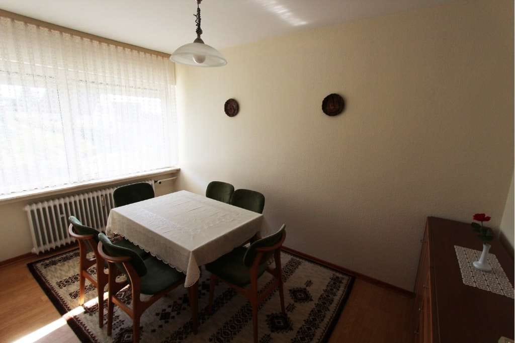 Immobilie in Linsengericht - Sehr gepflegtes und sofort bezugsfertiges Zweifamilienhaus in beliebter Lage mit Terrasse und Balkon - Bild 4