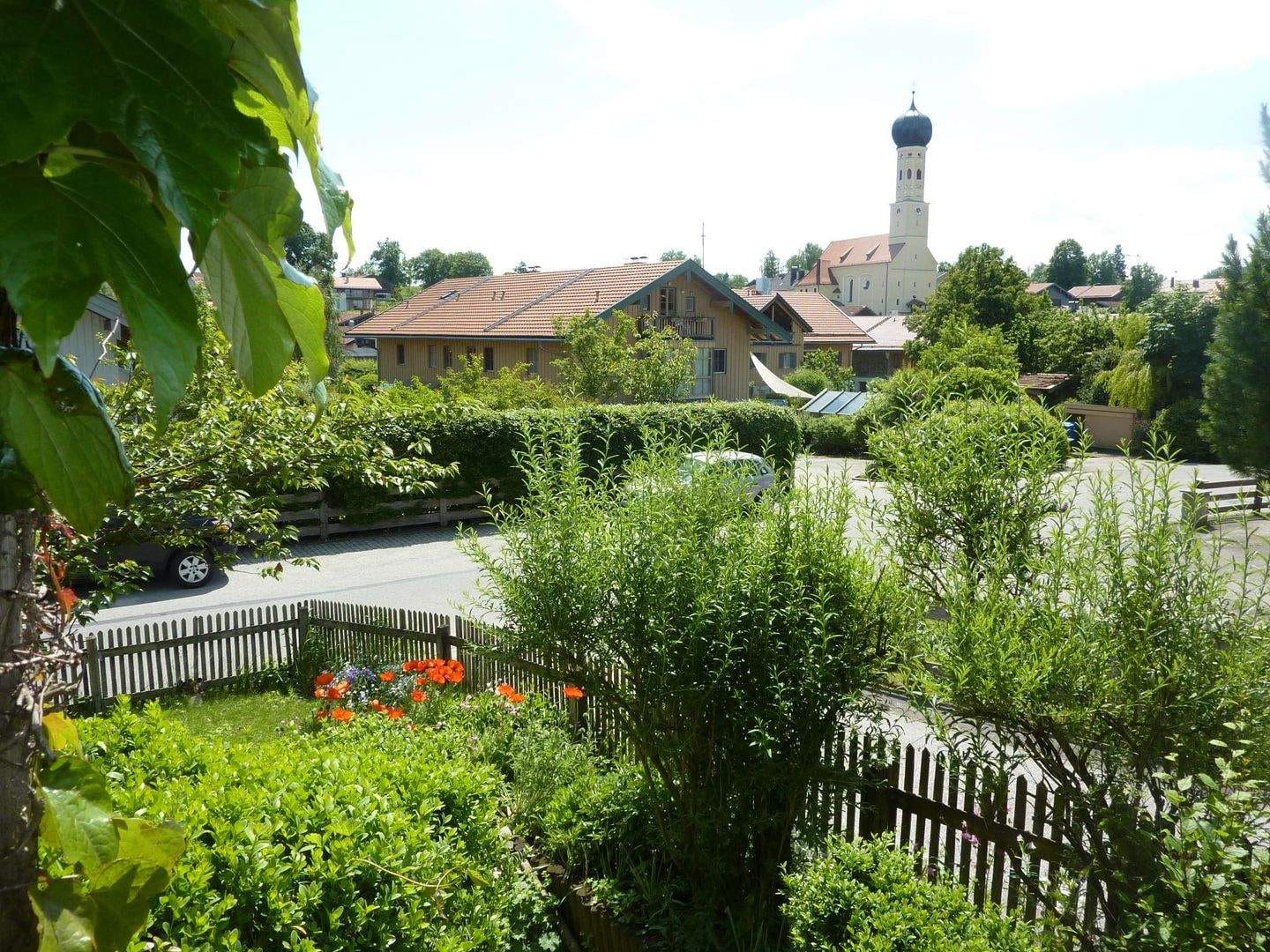 Immobilie in Waakirchen - *Sehr schöne 3-Zi.-Wohnung mit ca. 176 m² Garten und Garage** - Bild 1