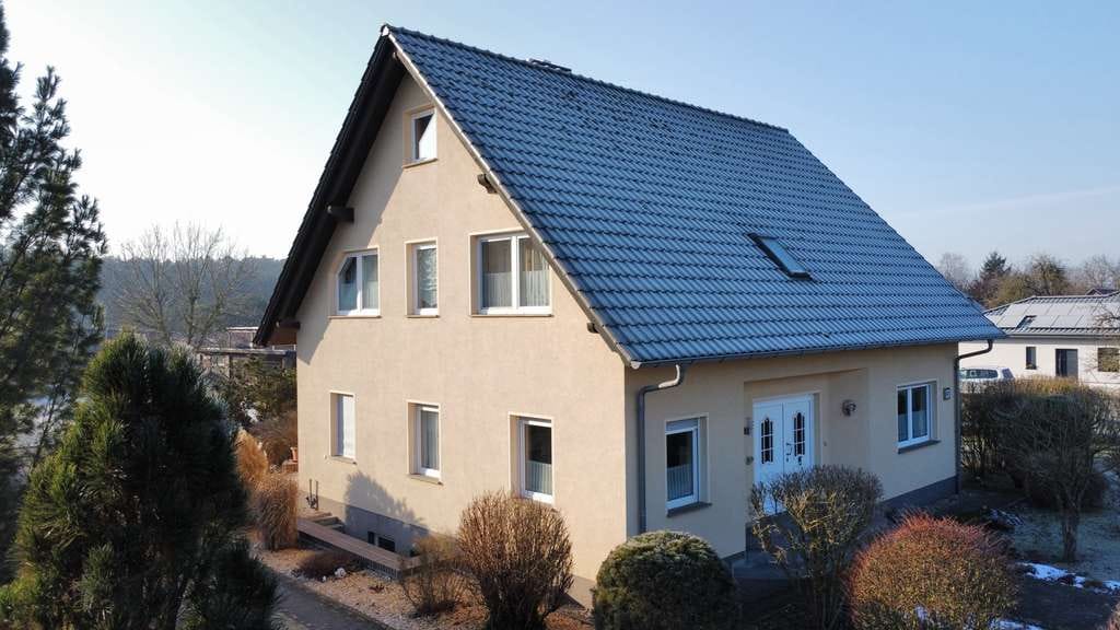Immobilie in Storbeck-Frankendorf - Viel Platz für große Pläne: Wohnhaus mit 8 Zimmern und Keller auf großem Grundstück in Frankendorf - Bild 1
