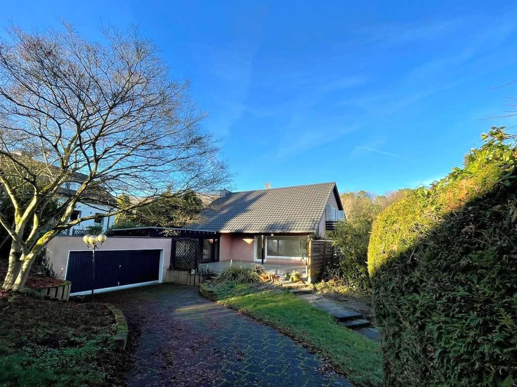 Immobilie in Wachtberg - Großes Familienhaus in ruhiger Wohnlage in Wachtberg-Pech mit großem Grundstück und flexiblem Anbau  - Bild 0