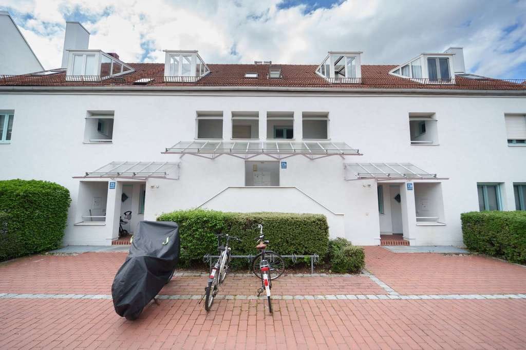 Immobilie in Garching bei München - Charmante 3-Zimmer-Maisonette-Wohnung mit hellem Wintergarten in Garching bei München - Bild 0