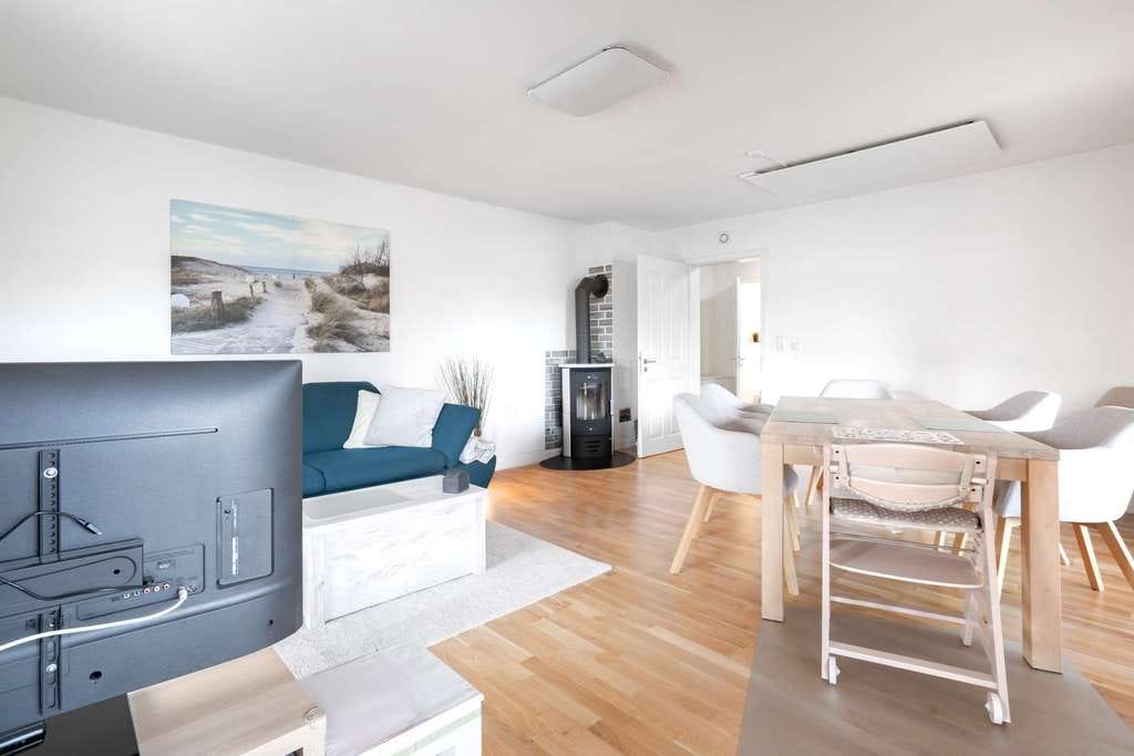 Immobilie in Saal - Wohnen, wo andere Urlaub machen – stilvolle Erdgeschosswohnung am Saaler Bodden - Bild 2