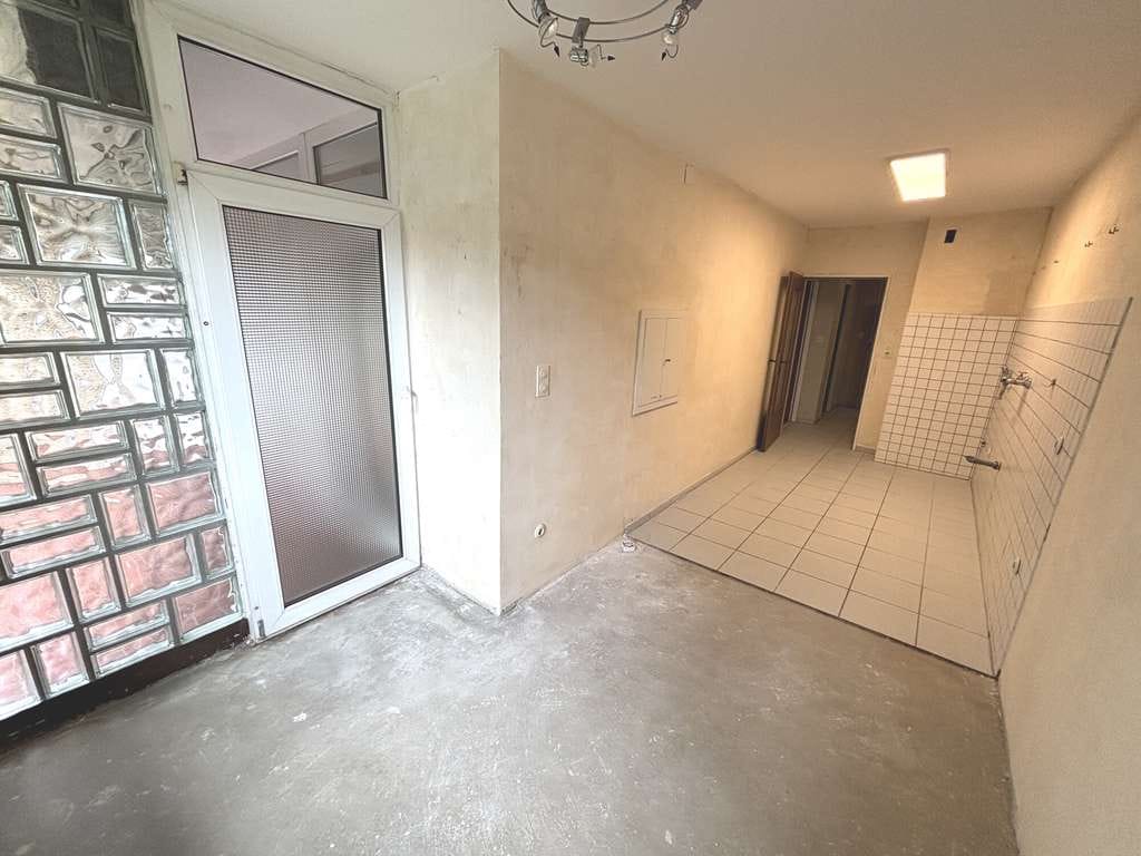 Immobilie in Beckum - Renovierungsbedürftige 4-Zimmer Wohnung mit Garage in zentrumsnaher Lage in Neubeckum! - Bild 3