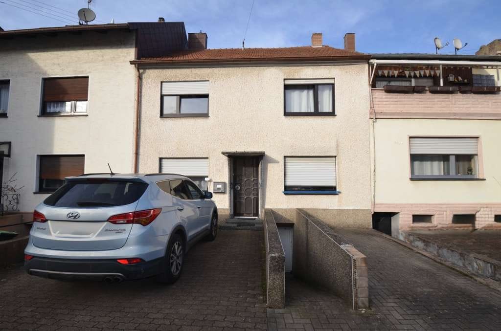 Immobilie in Wadgassen - Einfamilienhaus in Wadgassen mit großem Garten und Stellplatz - Bild 0