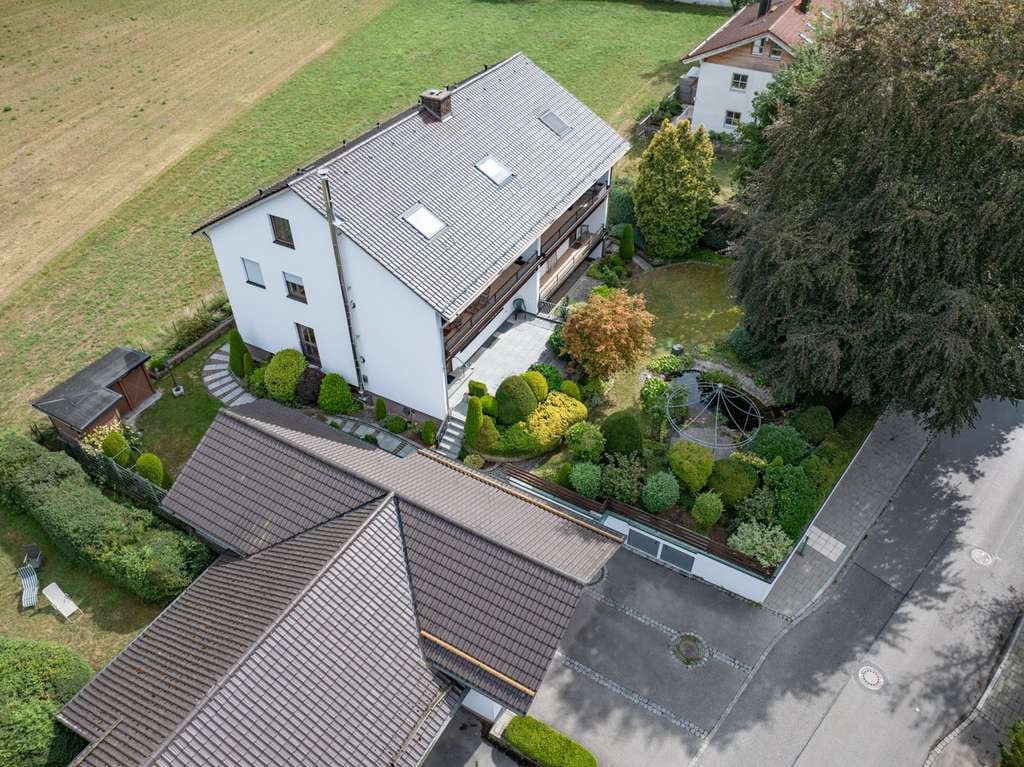 Immobilie in Oberhaching - Gepflegtes 5-Familienhaus auf großzügigem Grundstück - Bild 3