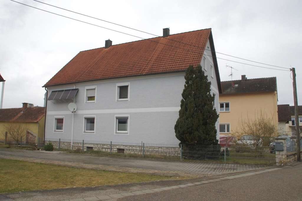 Immobilie in Burglengenfeld - Vermietetes 4-Parteienhaus mit großem Garten - Bild 1