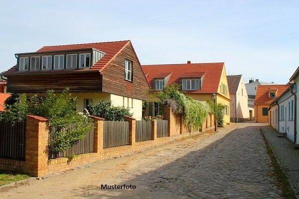 Immobilie in Marl - Dreifamilienhaus nebst Garagen und Garten + Kapitalanlage + - Bild 0