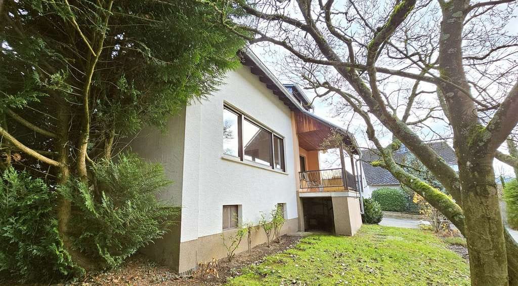 Immobilie in Bullay - Sehr gepflegtes Einfamilienhaus mit Garage, Garten und Balkon in Bullay/Mosel - Bild 1