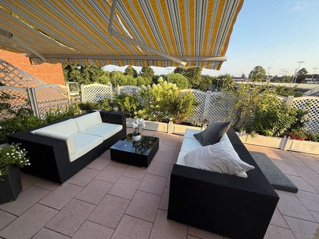 Immobilie in Oberursel - Wohn- und Geschäftshaus in sehr guter Lage (S-Bahn) Großer Showroom + Penthouse mit Dachterrasse! - Bild 2
