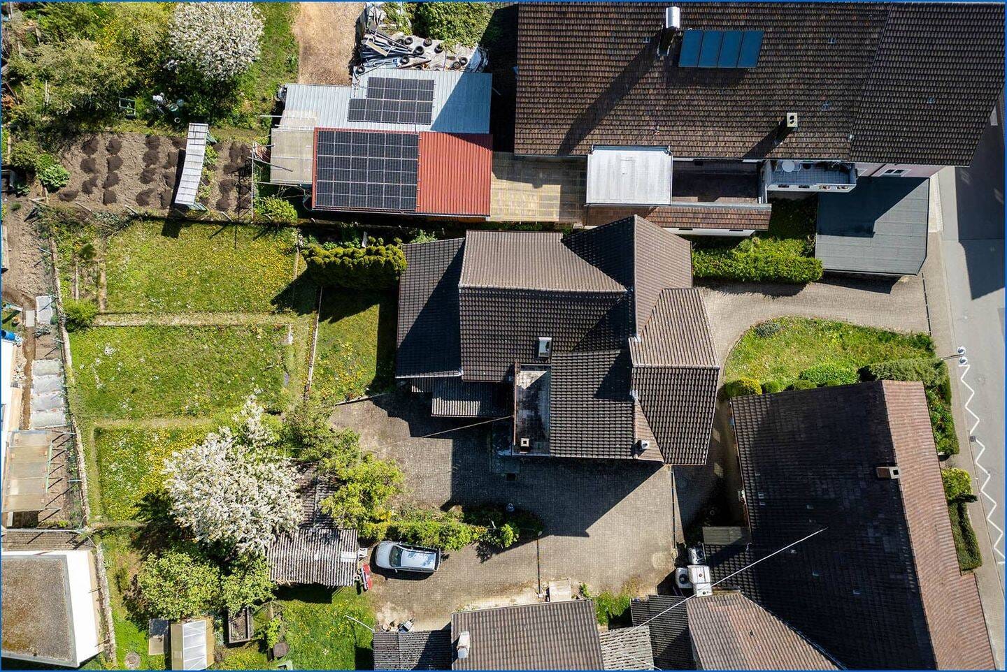 Immobilie in Steißlingen - Steisslingen: Einfamilienhaus m. schönem, großem Bau-Grundstück (knapp 1000 qm) u. viel Nutzfläche! - Bild 2