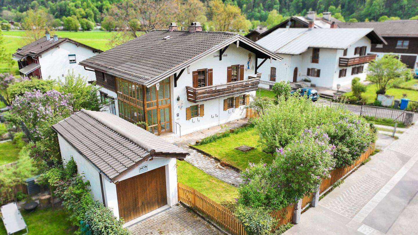 Immobilie in Bad Reichenhall - Mehrfamilienhaus mit 2 Wohneinheiten in Bestlage von Bad Reichenhall / Karlstein - Bild 1