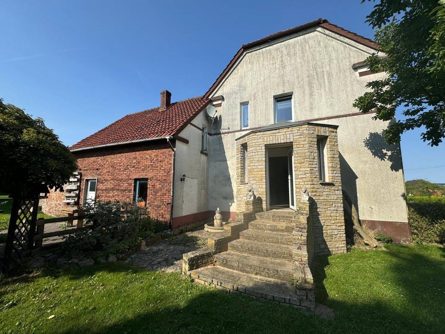 Immobilie in Extertal - Vielseitiges Wohnhaus mit Potenzial - Umbau zum 3-Familienhaus möglich - Bild 0