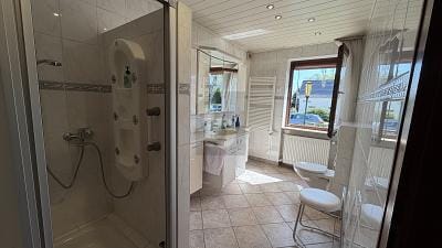 Immobilie in Tornesch - MEHR ALS NUR EIN HAUS - ANKOMMEN, KAMIN AN, BLEIBEN - Bild 2