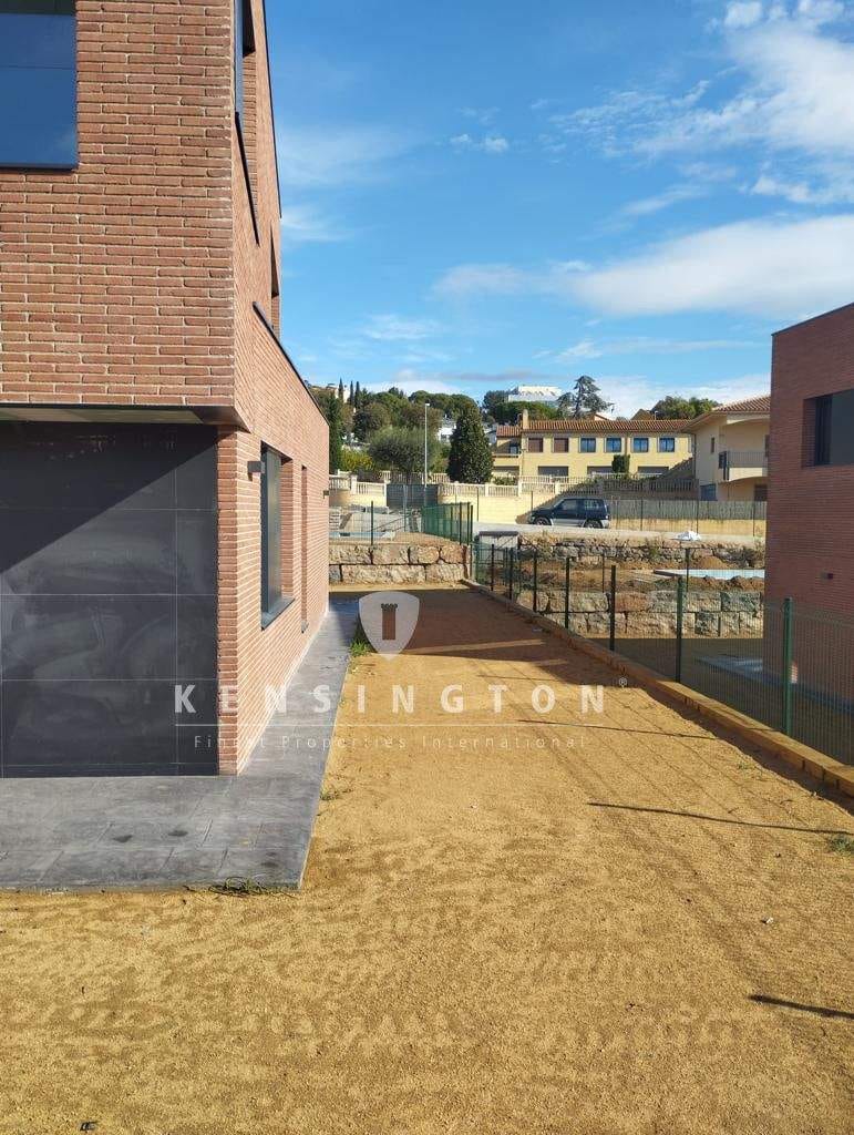Immobilie in Schönheide - Newly built house with pool and garden in Mataró - Bild 3