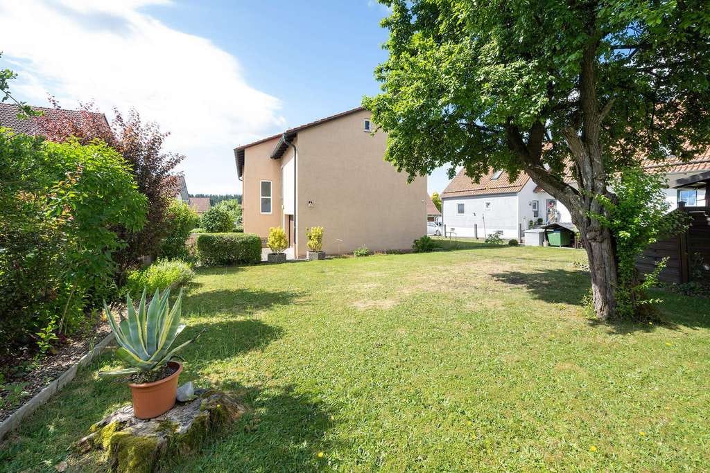 Immobilie in Taufkirchen - Großzügiges Einfamilienhaus mit zwei Wohnungen mit Potenzial in schöner Siedlungslage - Bild 4