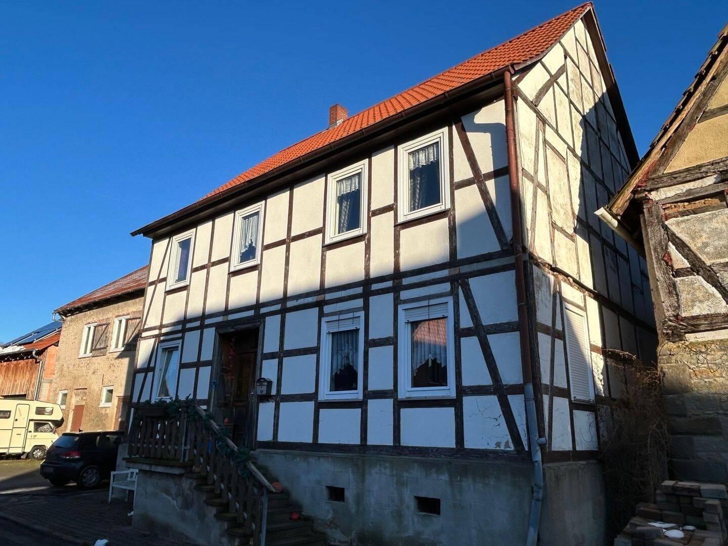 Immobilie in Breuna - Einfamilienhaus mit Scheune und Stallungen in Breuna-Wettesingen - Bild 0