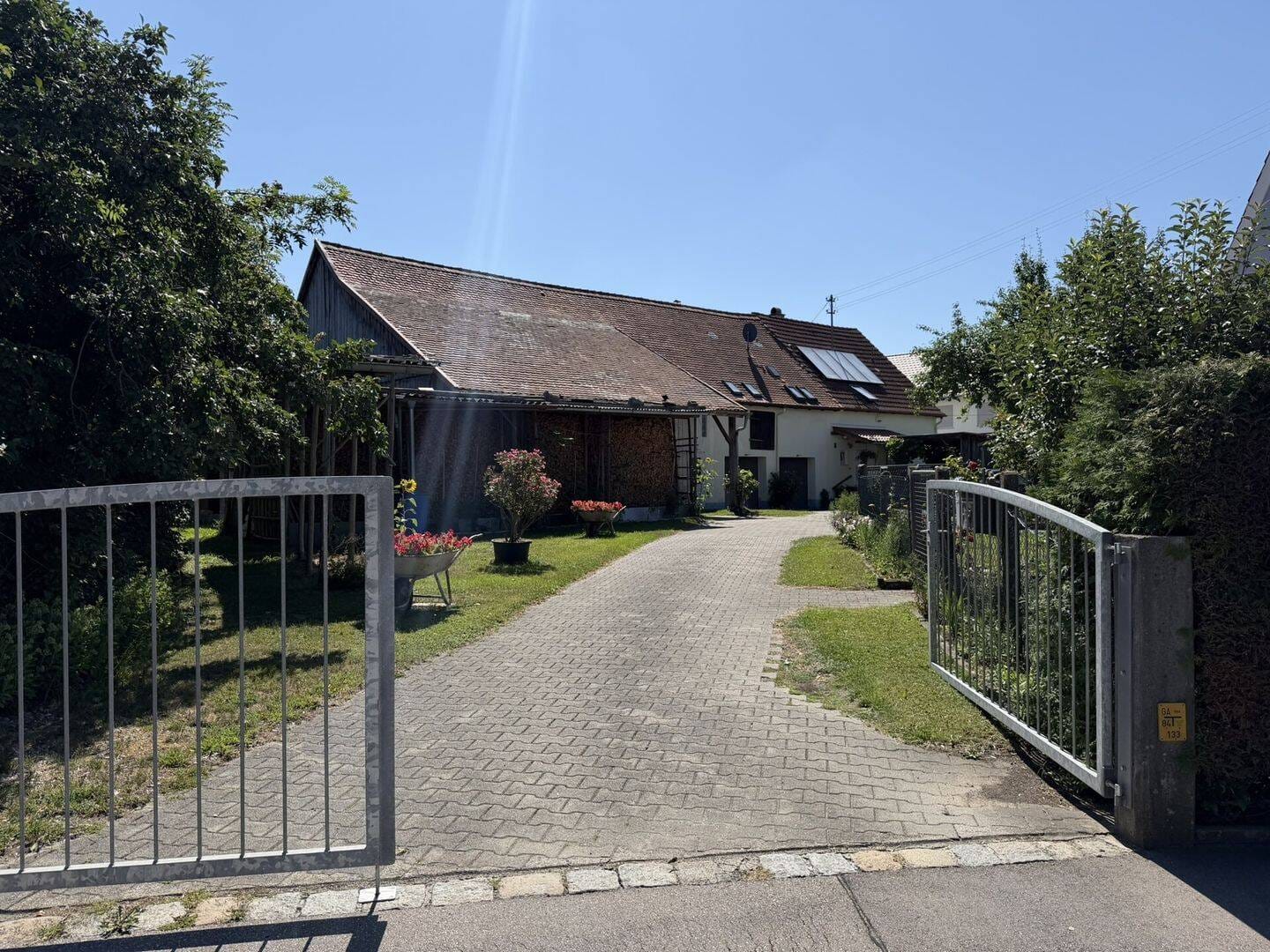 Immobilie in Schwabmünchen - Schönes großes Bauernhaus mit Einliegerwohnung auf 1230m² Grundstücksfläche - Bild 0