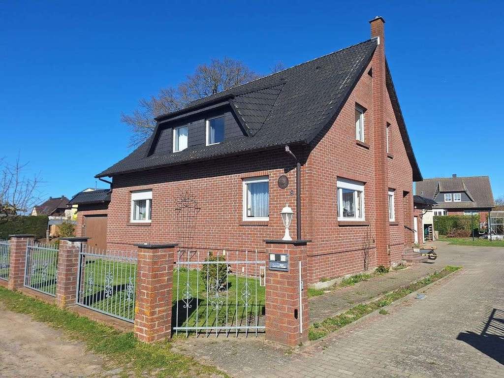 Immobilie in Loissin - Einfamilienhaus mit Poolhaus und Garagen in Loissin nahe Greifswald - Bild 0