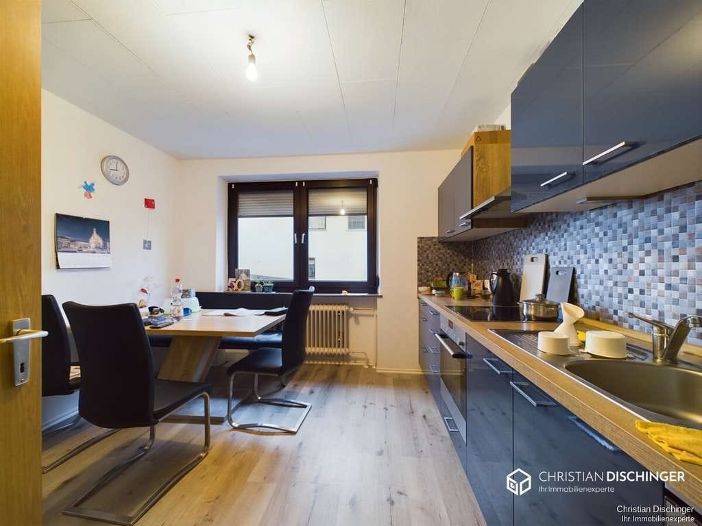 Immobilie in Wenzenbach - Gepflegtes Mehrfamilienwohnhaus * Solide Kapitalanlage mit Entwicklungspotential - Bild 0