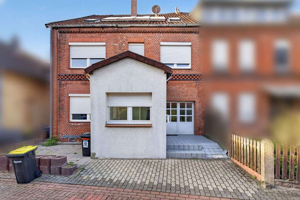 Immobilie in Laatzen - 2 Wohneinheiten & großer Garten - vielseitiges Zuhause in guter Lage - Bild 1