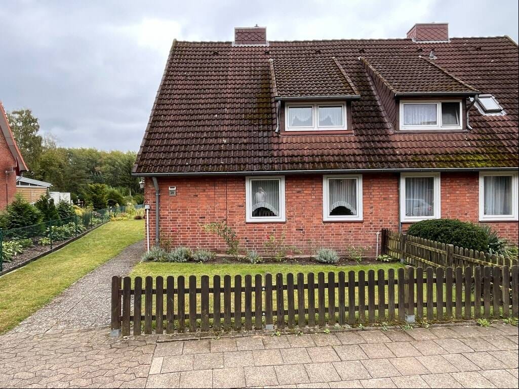 Immobilie in Schneverdingen - Kleine solide Doppelhaushälfte mit großem Garten - Bild 1