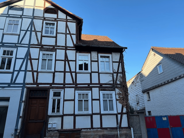 Immobilie in Bad Sooden-Allendorf - ++++++Kaufpreisanpassung++++++ Wohnhaus zum Selbstbewohnen oder als Geldanlage mit 7 Schlaf-Appartments/Zimmern - Bild 0