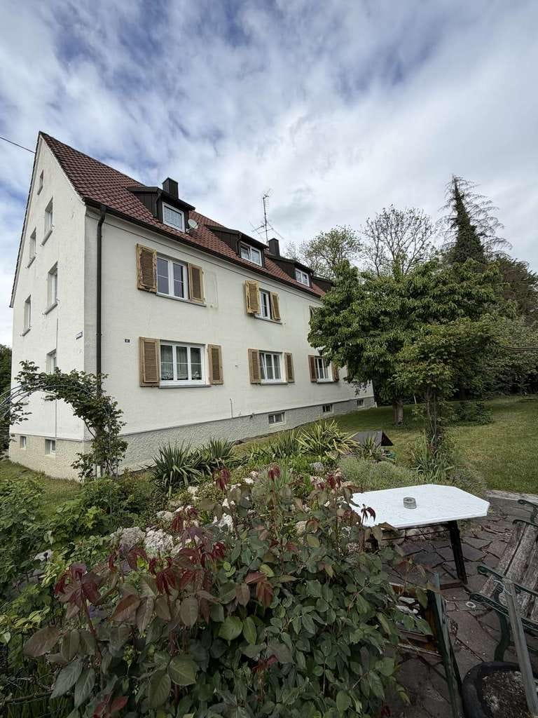 Immobilie in Illertissen - Grünwald | Charmante 3-Zimmer-Wohnung mit Gartenanteil, Garage & Holzofen in Dietenheim - Bild 0