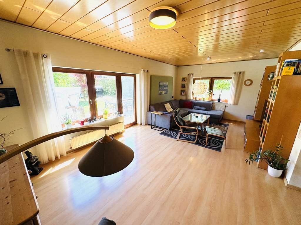 Immobilie in Neckarbischofsheim - Zwei Häuser zum Preis von Einem in ruhiger Feldrandlage von Neckarbischofsheim - Bild 2