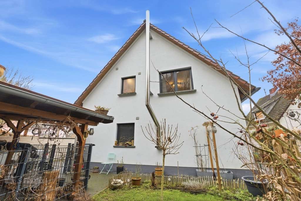 Immobilie in Ahrbrück - Ahrbrück: modernisierte Doppelhaushälfte mit Carport und kleinem Garten! 360° Begehung - Bild 2