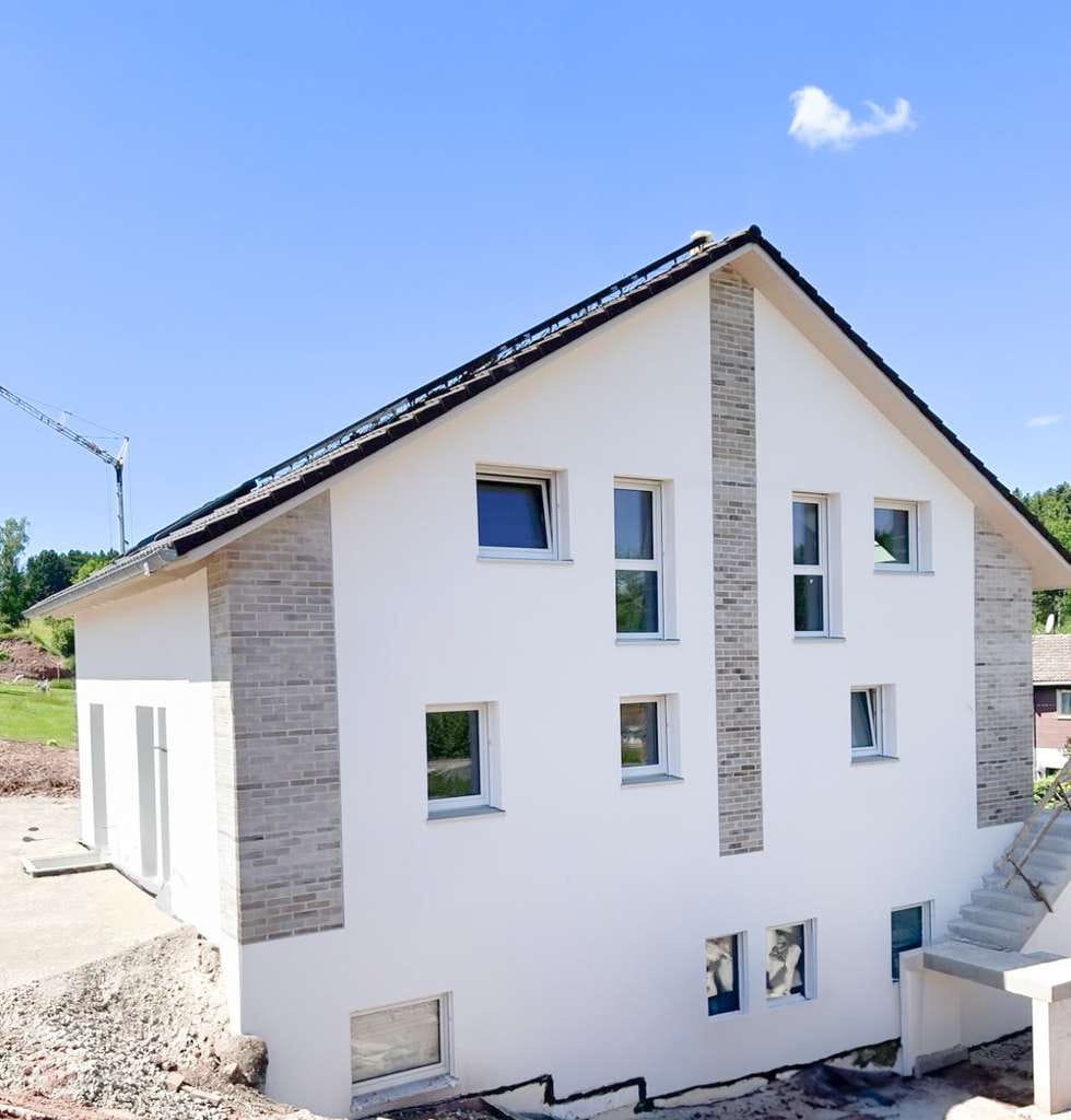 Immobilie in Waldachtal - Wohnen im Mühlenweg - modernes Einfamilienhaus mit Einliegerwohnung und Garten zum Verkaufen  - Bild 0
