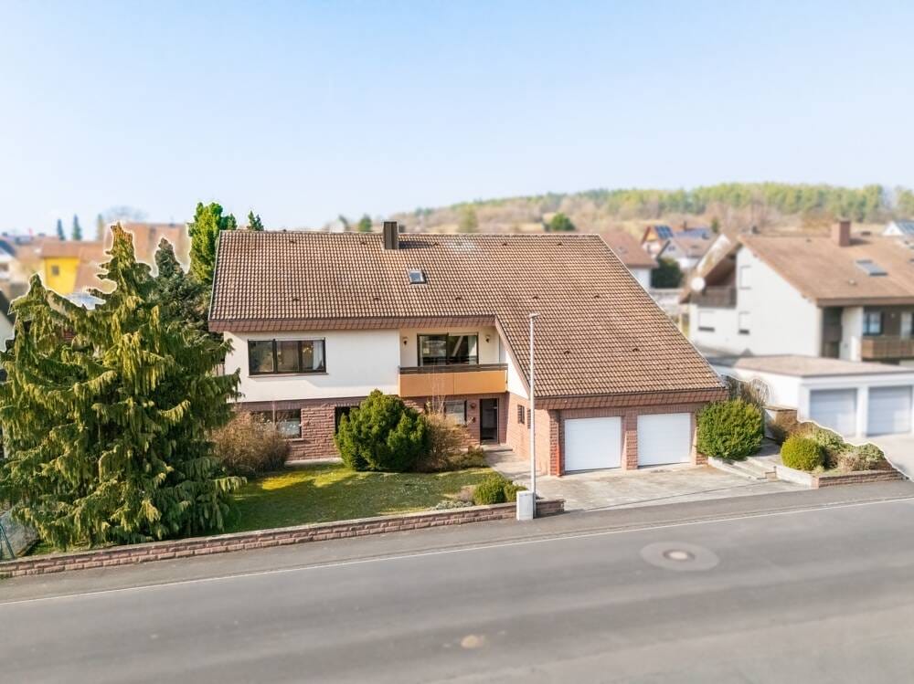Immobilie in Neubrunn - Großzügiges Wohnhaus - stilvoll & gepflegt - Bild 0