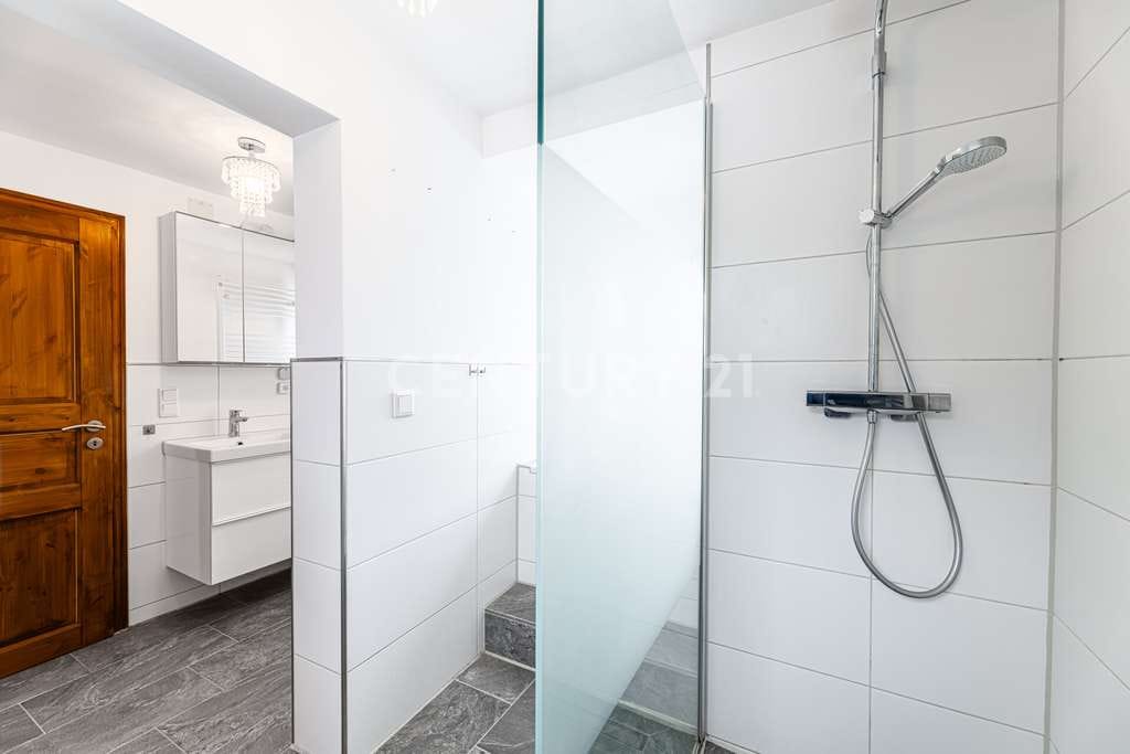 Immobilie in Leinburg - Großzügiges Wohnhaus mit Einliegerwohnung, Scheune und Ausbaupotenzial - Bild 3