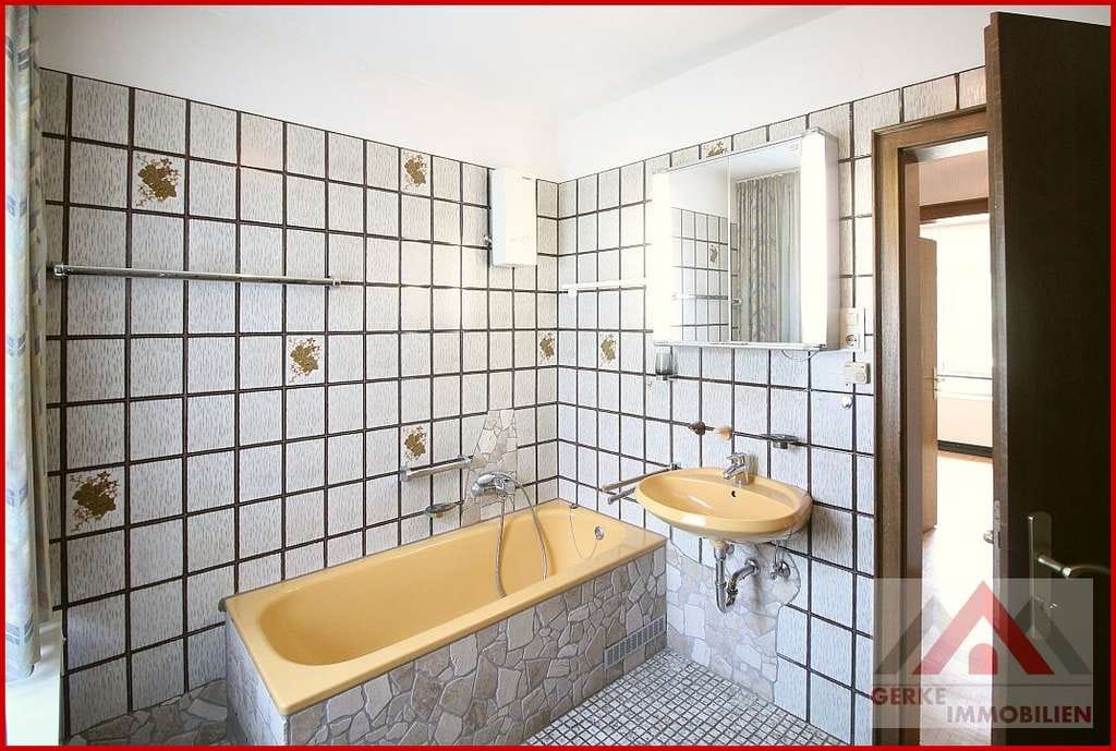 Immobilie in Bestwig - Zweifamilienhaus  auf großem Grundstück - Bild 4