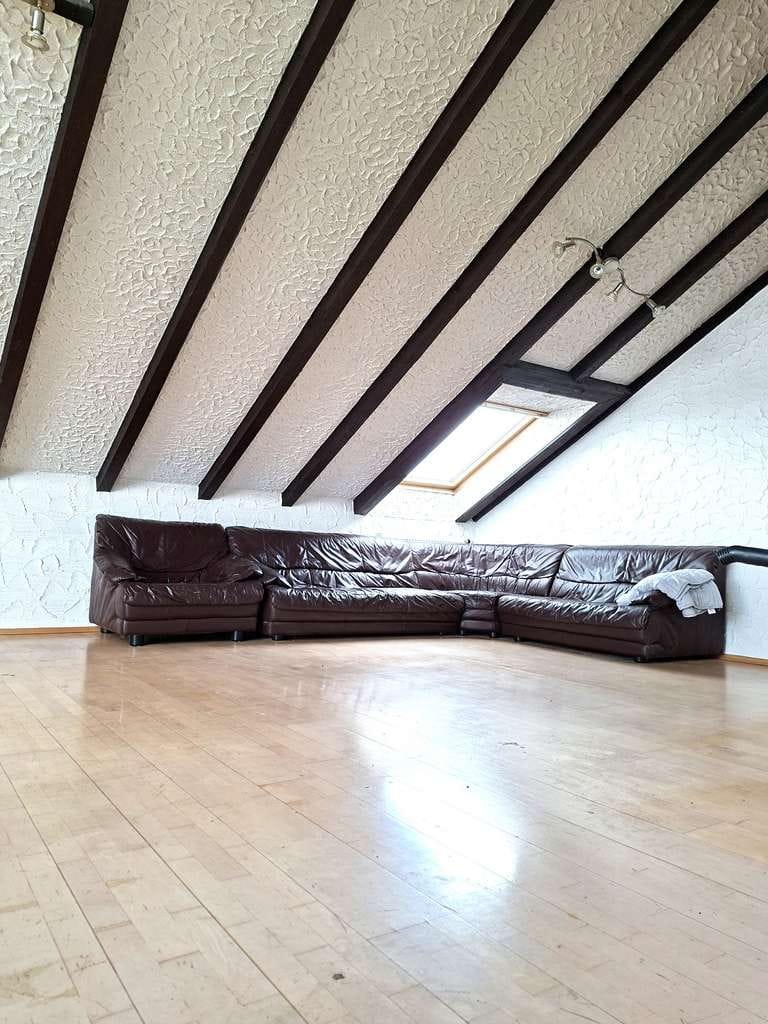 Immobilie in Rainau - Charmante 4-Zimmer-Dachgeschosswohnung mit 2 Balkonen, Gartenanteil und traumhafter Aussicht - Bild 3