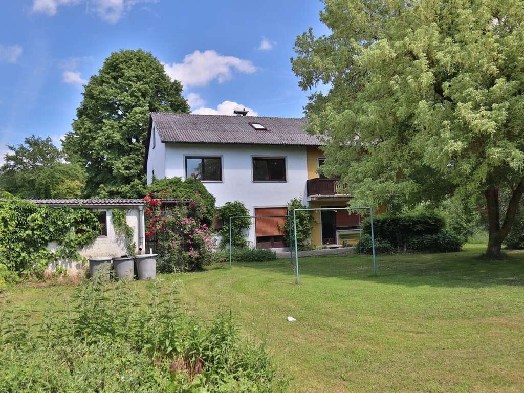 Immobilie in Nittendorf - Sanierungsbedürftiges Zweifamilienhaus mit großem Grundstück! - Bild 0