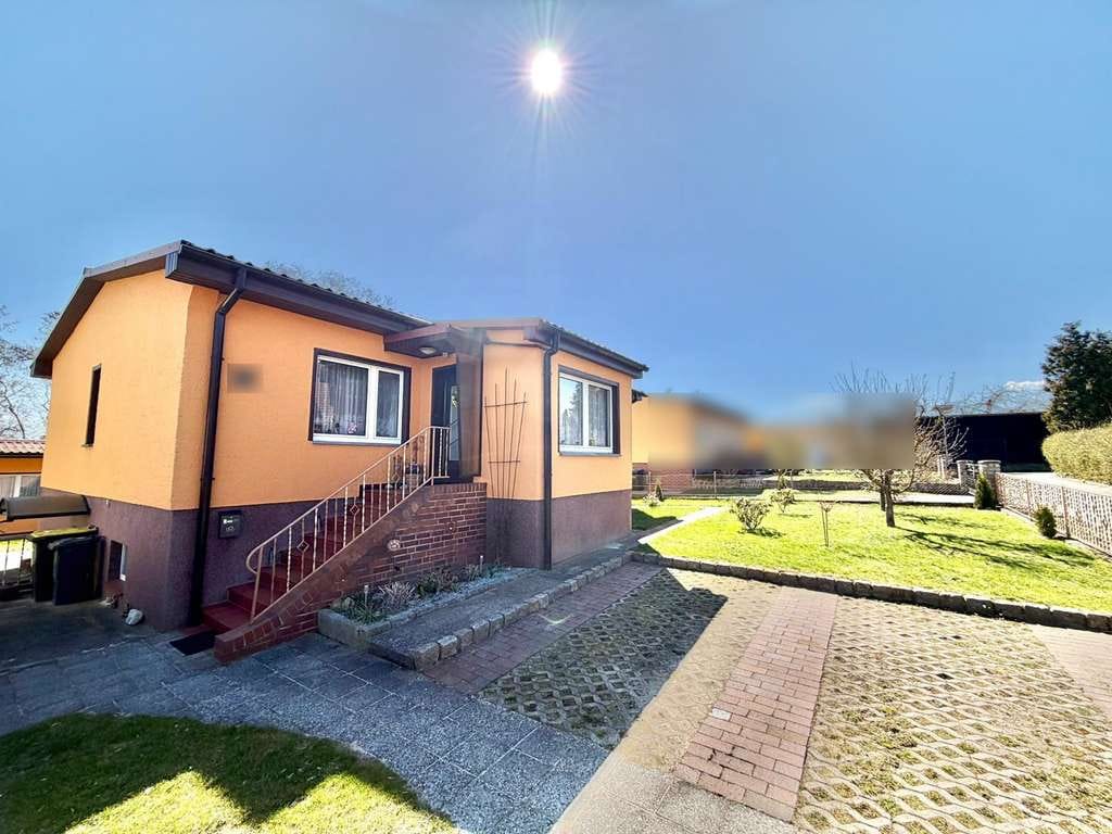 Immobilie in Bollewick - Exklusives Wohnen direkt an der Müritz – Einfamilienhaus mit Einliegerwohnung & Ferienhaus - Bild 2