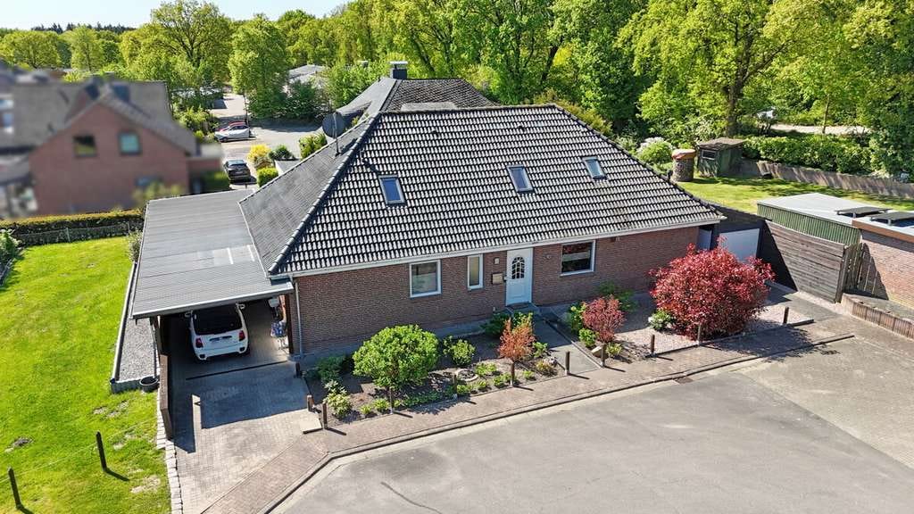 Immobilie in Burg (Dithmarschen) - Attraktives Einfamilienhaus in Sackgassenlage von Burg (Dithmarschen) - Bild 1