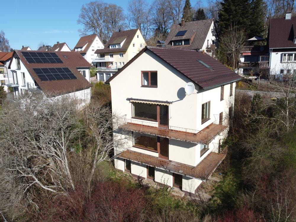 Immobilie in St. Georgen im Schwarzwald - *** St. Georgen - Großes 1- bis 2-Familien-Wohnhaus mit Blick auf den Klosterweiher! *** - Bild 4