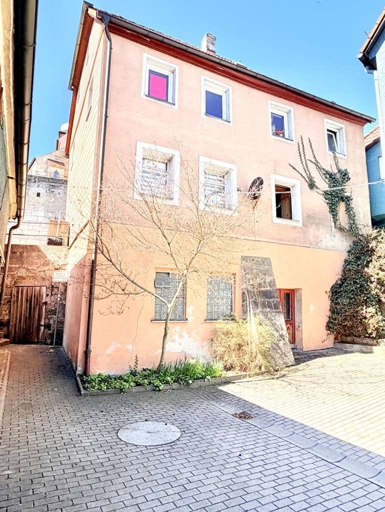 Immobilie in Creußen - Charmantes Anwesen mit viel Platz und vielseitigem Entwicklungspotenzial in Creußen - Bild 1
