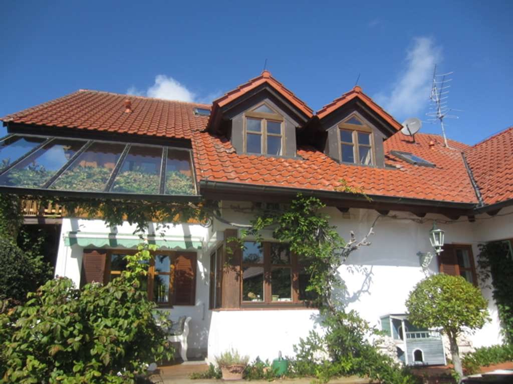 Immobilie in Moosthenning - Eindrucksvolles Landhaus mit Sauna in ruhiger Höhenlage ca. 3.400 qm Grundstück mit Weitblick - Bild 0